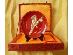 藝呈天漆線雕《馬到成功》 傳統(tǒng)工藝與現(xiàn)代審美的完美融合
